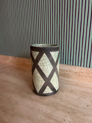 Raku cylinder vase by Mel Lennon nr. 8