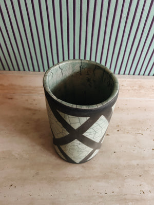 Raku cylinder vase by Mel Lennon nr. 8