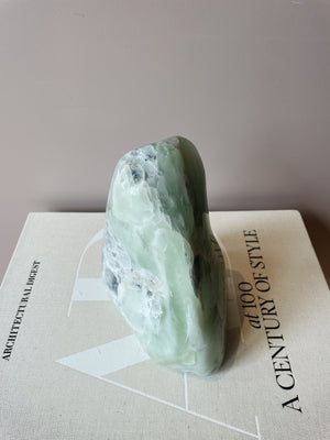 Jade Serpentijn stone size medium